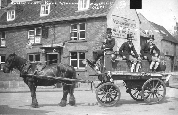 1870 fire engine in front of The Bull